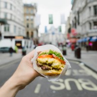 london street food - hamburger - junk food stock pictures, royalty-free photos & images