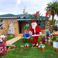long beach, ca: house at midday decorated for christmas - garden decoration stock pictures, royalty-free photos & images