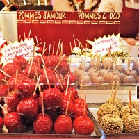 love apples on french market stall - food stock pictures, royalty-free photos & images