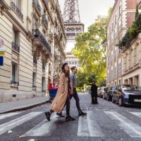 lovely couple spending some days in vacation to paris - travel stock pictures, royalty-free photos & images
