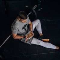 lunch break in gym - food stock pictures, royalty-free photos & images