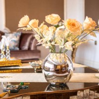 luxurious bouquet with beautiful flower in gorgeous interior - home decoration stock-fotos und bilder