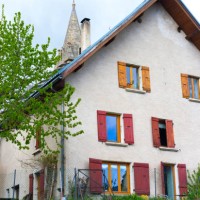 méaudre, le vercors, france: traditional sloped house with red shutters - garden decoration stock pictures, royalty-free photos & images