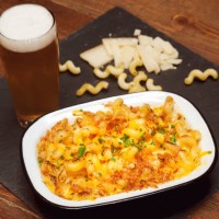 mac & cheese with beer - junk food stock pictures, royalty-free photos & images