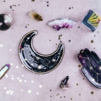 magic crystals for rituals. esoteric set with many tools on concrete gray background with silver and gold stars sequins. flat lay style - home decoration stockfoto's en -beelden