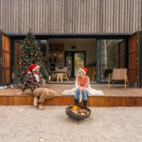 magic moments on christmas day - garden decoration stock pictures, royalty-free photos & images