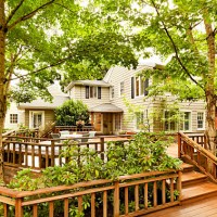 magnifique terrasse à l'arrière - garden decoration photos et images de collection