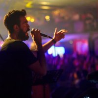 male singer playing guitar on stage - concert stock pictures, royalty-free photos & images