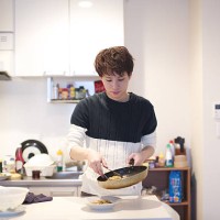 man cooking - food stock pictures, royalty-free photos & images