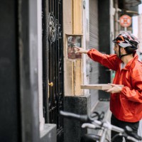 man delivering food and looking for right apartment - junk food stock pictures, royalty-free photos & images