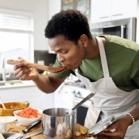man preparing dinner in kitchen - food stock pictures, royalty-free photos & images