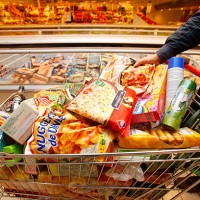man shopping at supermarket - food stock pictures, royalty-free photos & images