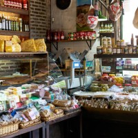 marchandises gourmet dans le magasin spécialisé argentin - food photos et images de collection