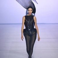 Mariacarla Boscono walks the runway during the Mugler Womenswear Spring/Summer 2024 show as part of Paris Fashion Week on October 02, 2023 in Paris,...