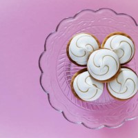 marshmallow cookies - garden decoration stock pictures, royalty-free photos & images