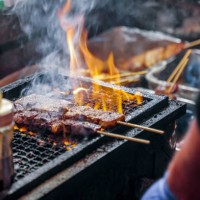 meat skewers - food stockfoto's en -beelden