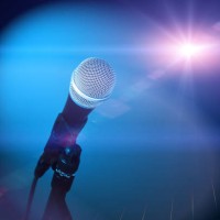 microphone and stage light - concert stockfoto's en -beelden