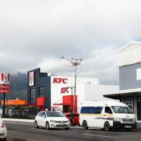minibus taxi outside kfc restaurant in cape town, south africa - junk food stock pictures, royalty-free photos & images