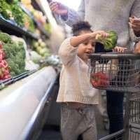 mixed race couple grocery shopping with their preschool-age daughter - food stock pictures, royalty-free photos & images