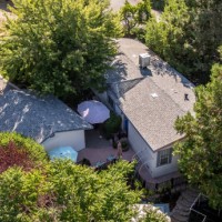 mobil-home vue aérienne - garden decoration photos et images de collection