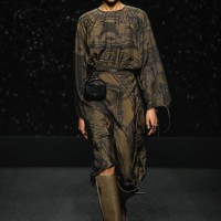 Model on the runway at Hermès RTW Fall 2024 as part of Paris Ready to Wear Fashion Week held at Garde Républicaine on March 2, 2024 in Paris, France.