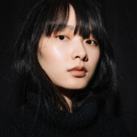 Model poses backstage at the N°21 fashion show during the Milan Fashion Week - Womenswear Fall/Winter 2025/2026 on February 25, 2025 in Milan, Italy.