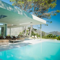 modern home, patio and infinity swimming pool - home decoration stock pictures, royalty-free photos & images