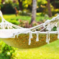 moment de détente - garden decoration photos et images de collection