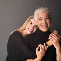 moment mit mutter - fashion stock-fotos und bilder