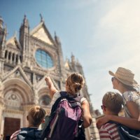 mother and kids sightseeing city of siena, tuscany, italy - travel stock pictures, royalty-free photos & images