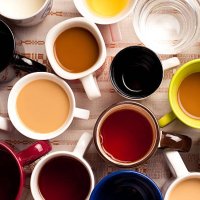 mugs with drinks - coffee stockfoto's en -beelden
