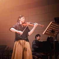 musicians playing violin and piano at classical music concert - concert stock pictures, royalty-free photos & images