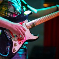 musicians tuning the guitar on stage - concert stock pictures, royalty-free photos & images