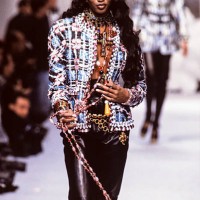 Naomi Campbell walks the runway at the Chanel Haute Couture Spring/Summer 1992-1993 fashion show during the Paris Fashion Week in January, 1992 in...