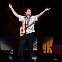 Niall Horan performs onstage during iHeartRadio 93.3 FLZ's Jingle Ball 2023 at Amalie Arena on November 26, 2023 in Tampa, Florida.