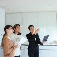 non-binary real estate agent and multi-ethnic young couple visit to new house - home decoration stock pictures, royalty-free photos & images