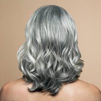 nude mature woman with grey hair, back view. - hairstyle stockfoto's en -beelden