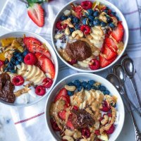 Oatmeal and Berry Smoothie Bowl