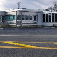 old-fashioned chrome diner in surf city, new jersey, usa - junk food stockfoto's en -beelden