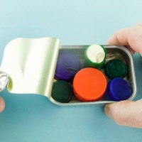 open easy-to-open pull ring pulls with plastic plugs inside - junk food stockfoto's en -beelden