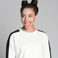 opgewonden afro-amerikaanse tiener meisje - hairstyle stockfoto's en -beelden