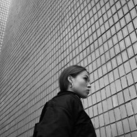 outdoor black and white portrait of the young woman - fashion stock pictures, royalty-free photos & images
