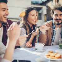 outdoors brunch with friends - food stock pictures, royalty-free photos & images