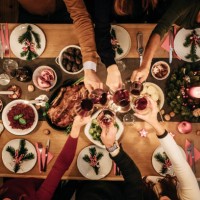 overhead view of friends eating traditional christmas meal - food stock pictures, royalty-free photos & images