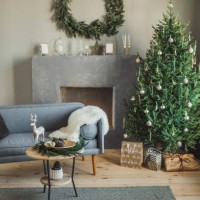 ð¡ozy living room is decorated for the celebration of christmas. - home decoration stock pictures, royalty-free photos & images
