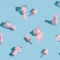 pattern made of spilled bottles of pink nail polish on pastel blue background. manicure and pedicure concept. flat lay, top view - nails art stock pictures, royalty-free photos & images
