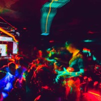 people dancing in nightclub - concert stock pictures, royalty-free photos & images