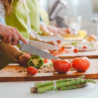 people taking part in cooking class - food stockfoto's en -beelden