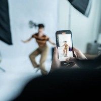 photographer taking photos/filming a young model woman at studio - fashion stock pictures, royalty-free photos & images