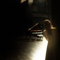 pianist wating for starting her concert - concert stock pictures, royalty-free photos & images